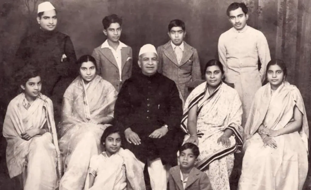 Шри Матаджи со своей семьей